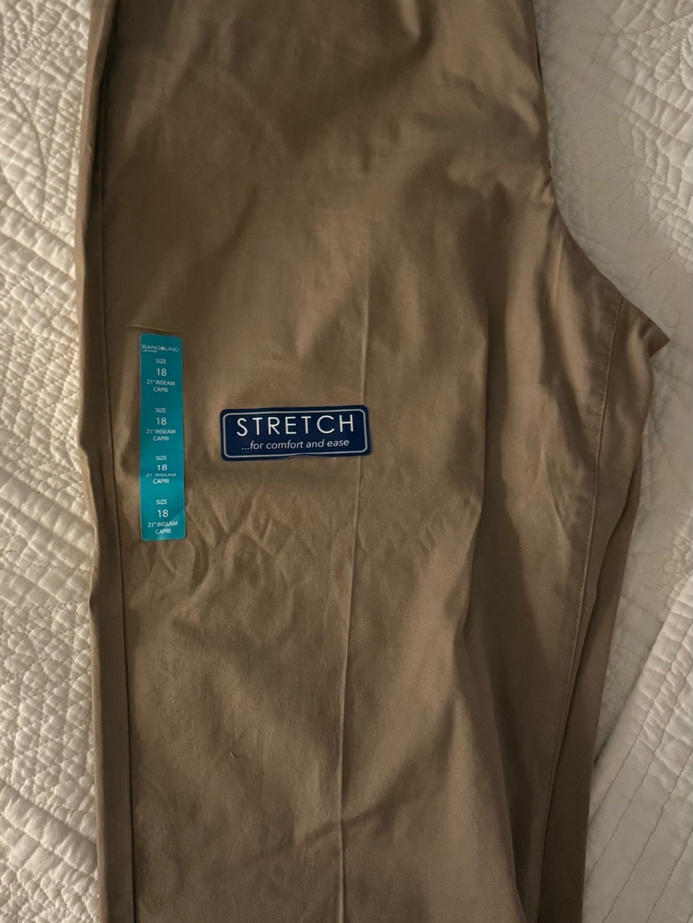 Bandolino Stretch Capris in Tan